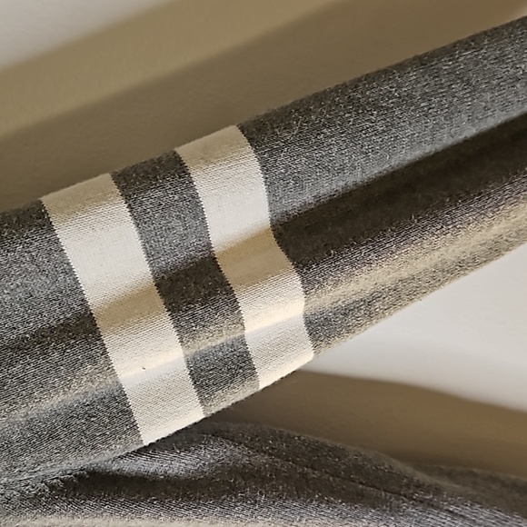 Express Gray Long-Sleeve Comfortable Sweater Size Medium - Picture 3 of 10